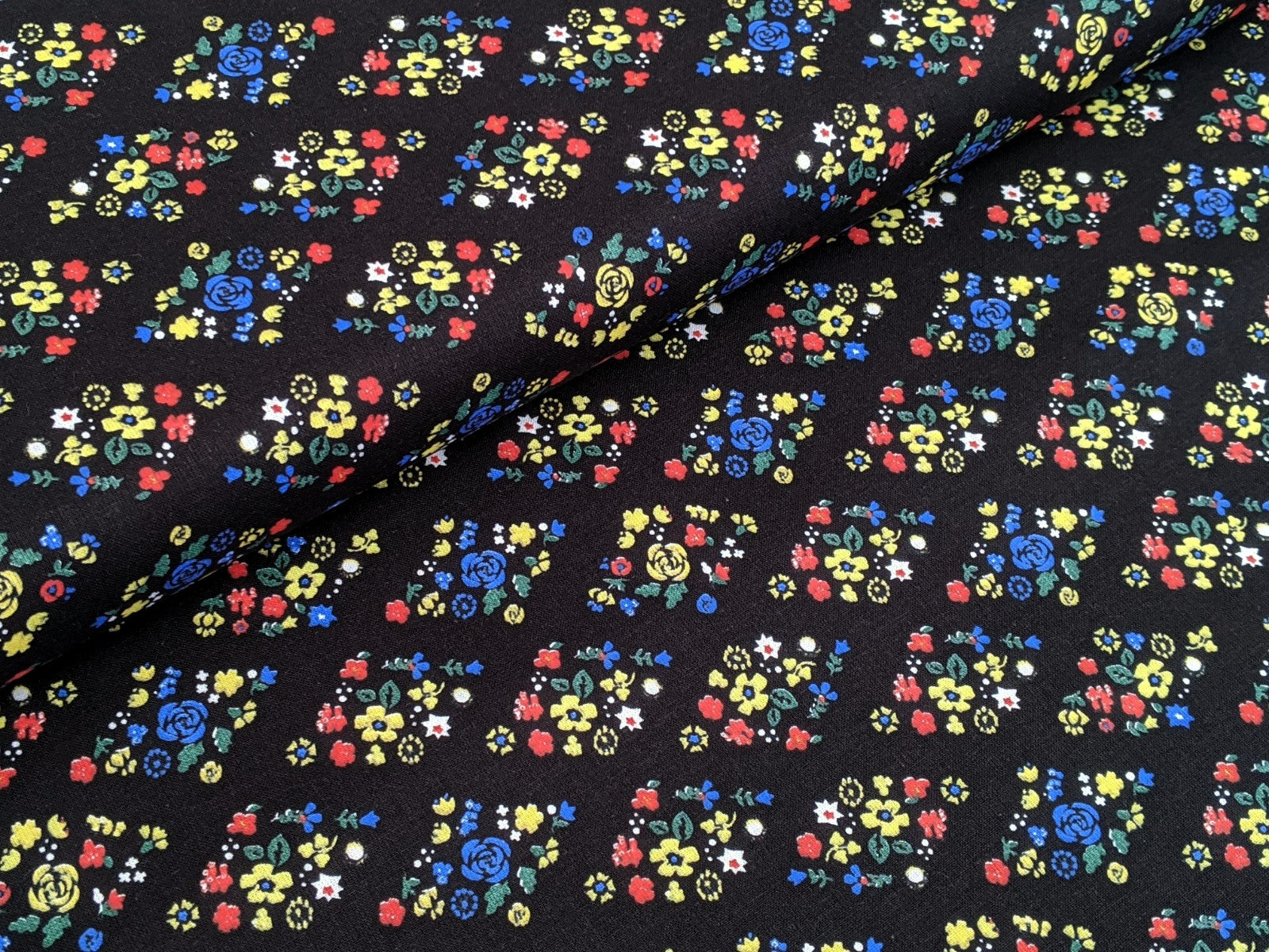 Baumwollstoff Blumenmuster Schwarz