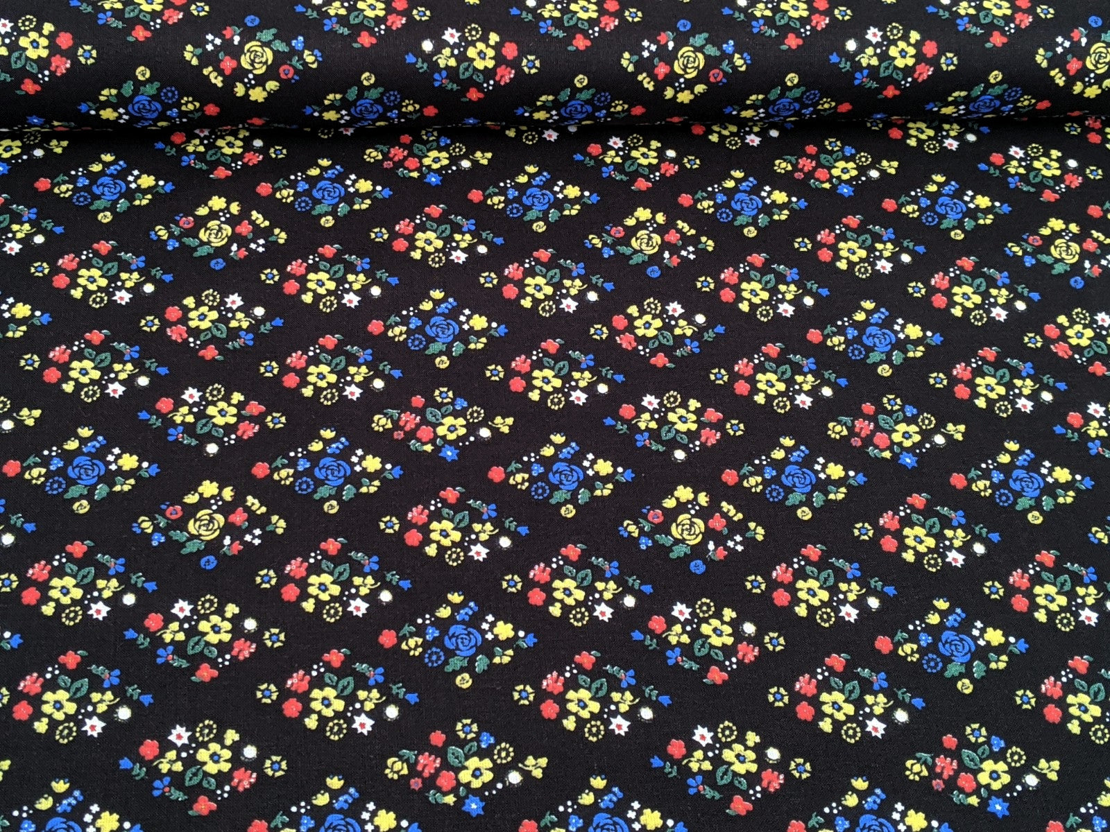 Baumwollstoff Blumenmuster Schwarz