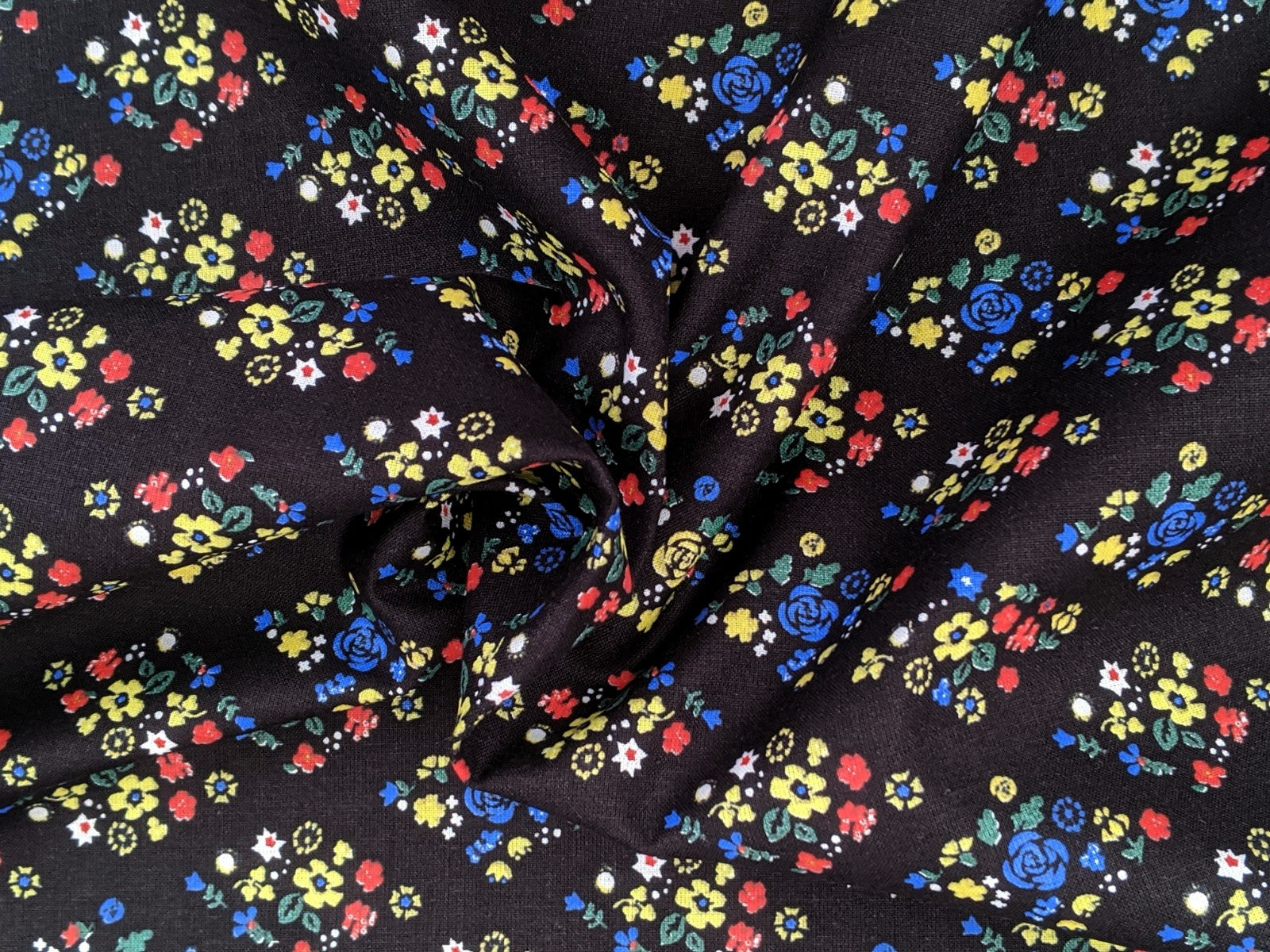 Baumwollstoff Blumenmuster Schwarz