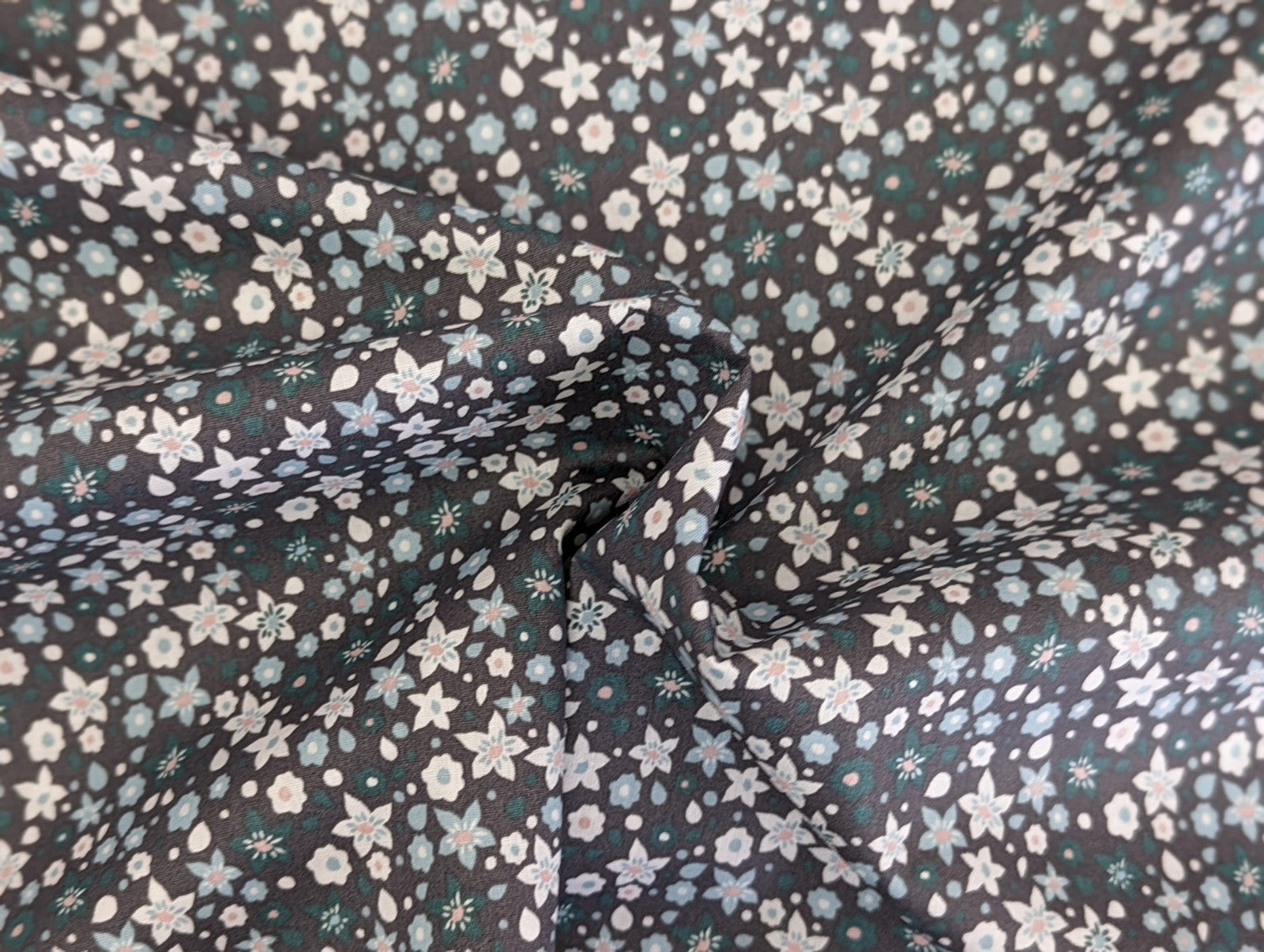 Baumwollstoff Poplin Blumenrausch Grau Mint