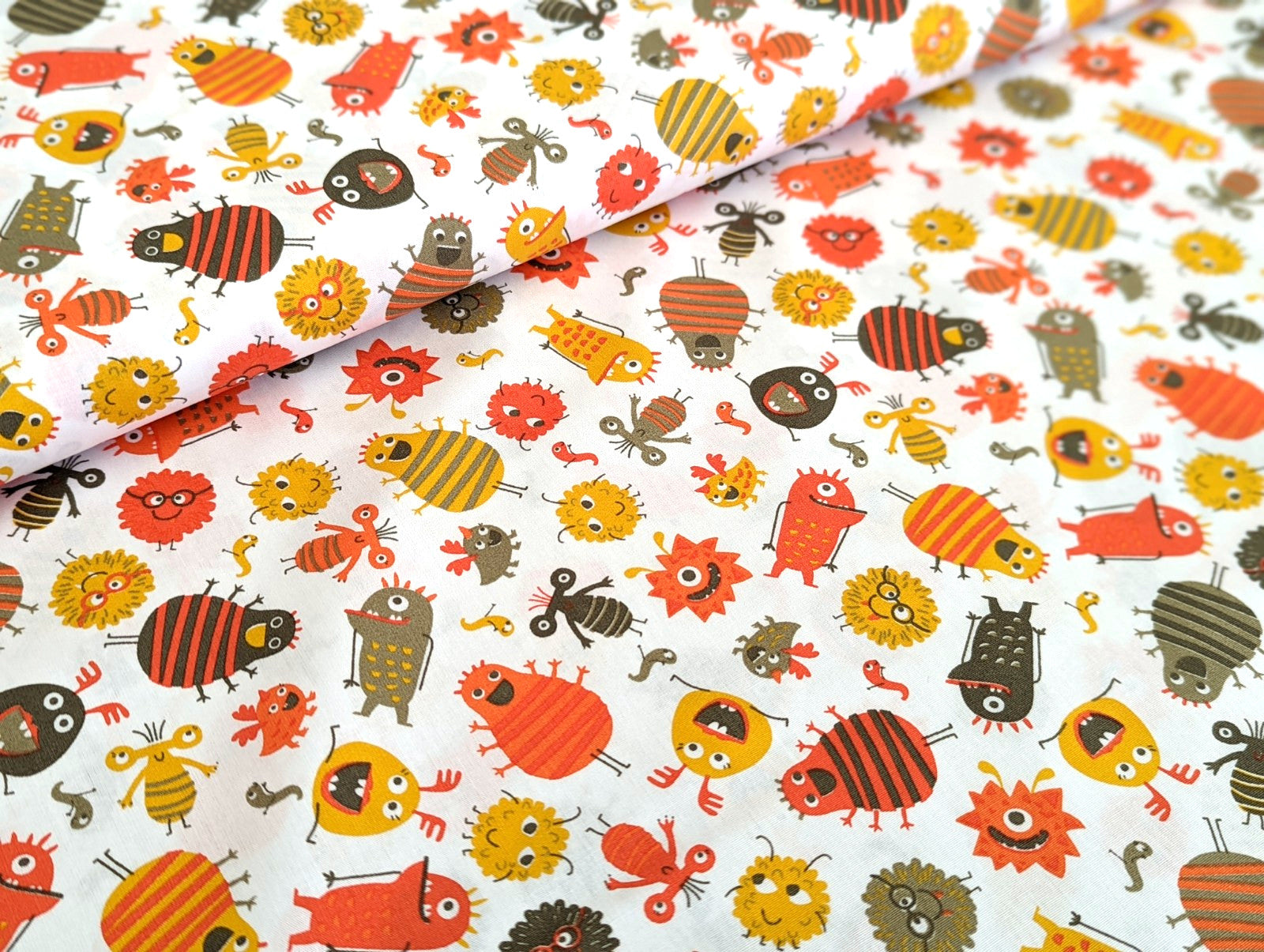 Baumwollstoff Poplin Kleine Aliens Monster auf Weiss