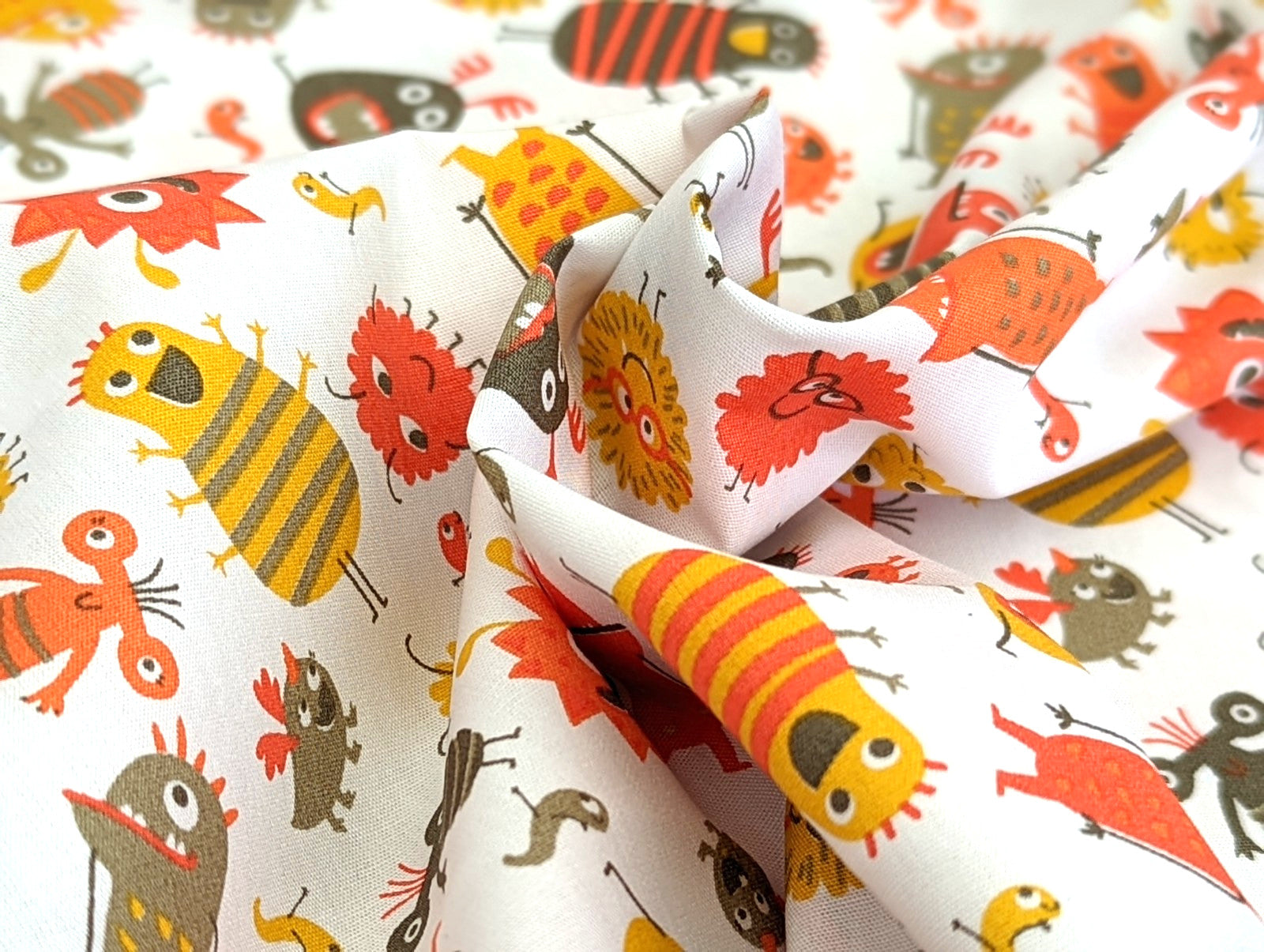 Baumwollstoff Poplin Kleine Aliens Monster auf Weiss