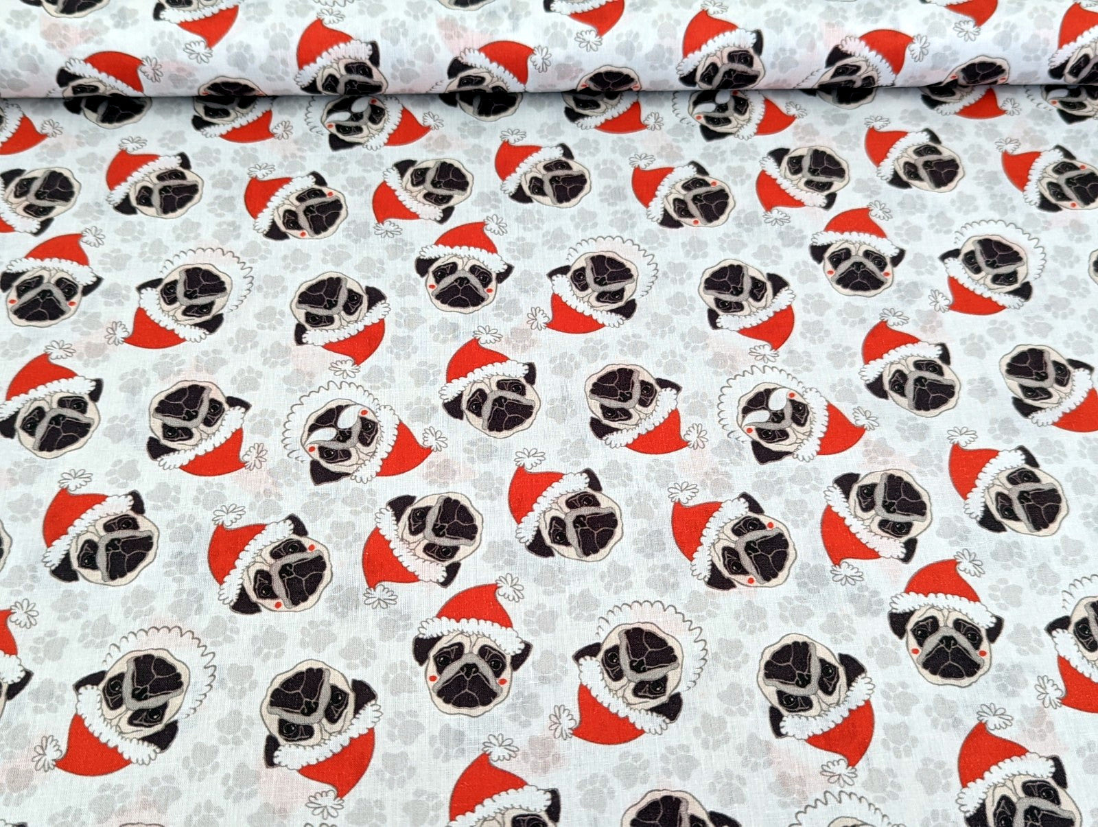 Baumwollstoff Popline Weihnachtsmops Hund Hellgrau