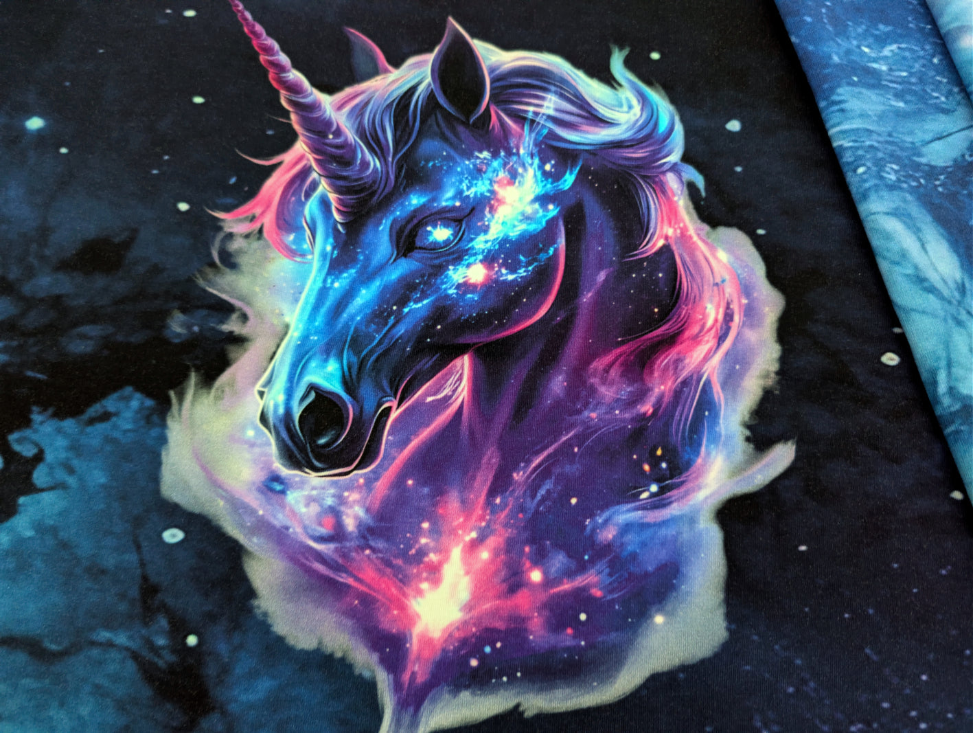 Eigenproduktion French Terry Panel Fantasy Unicorn in Galaxy auf Nachtblau 75 x 165 cm