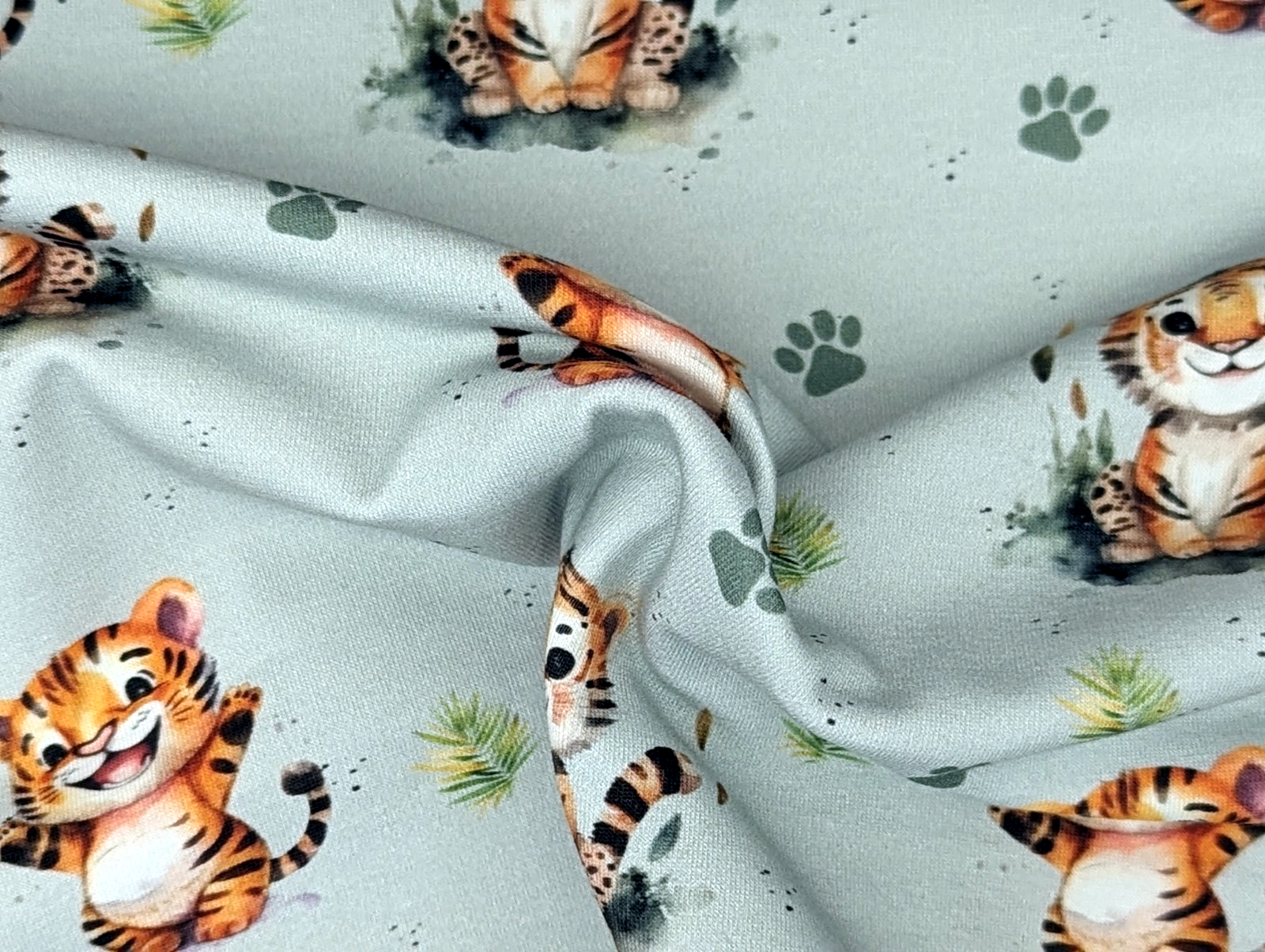 Eigenproduktion Baumwolljersey Kleiner Little Tiger auf Grau Hellmint