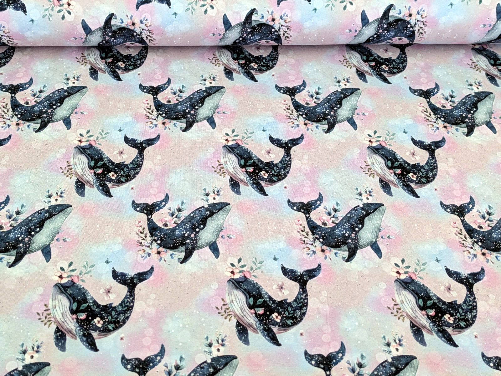 Reststück Eigenproduktion Baumwolljersey Blumen Wal auf Rosa Pastell 43 x 165 cm
