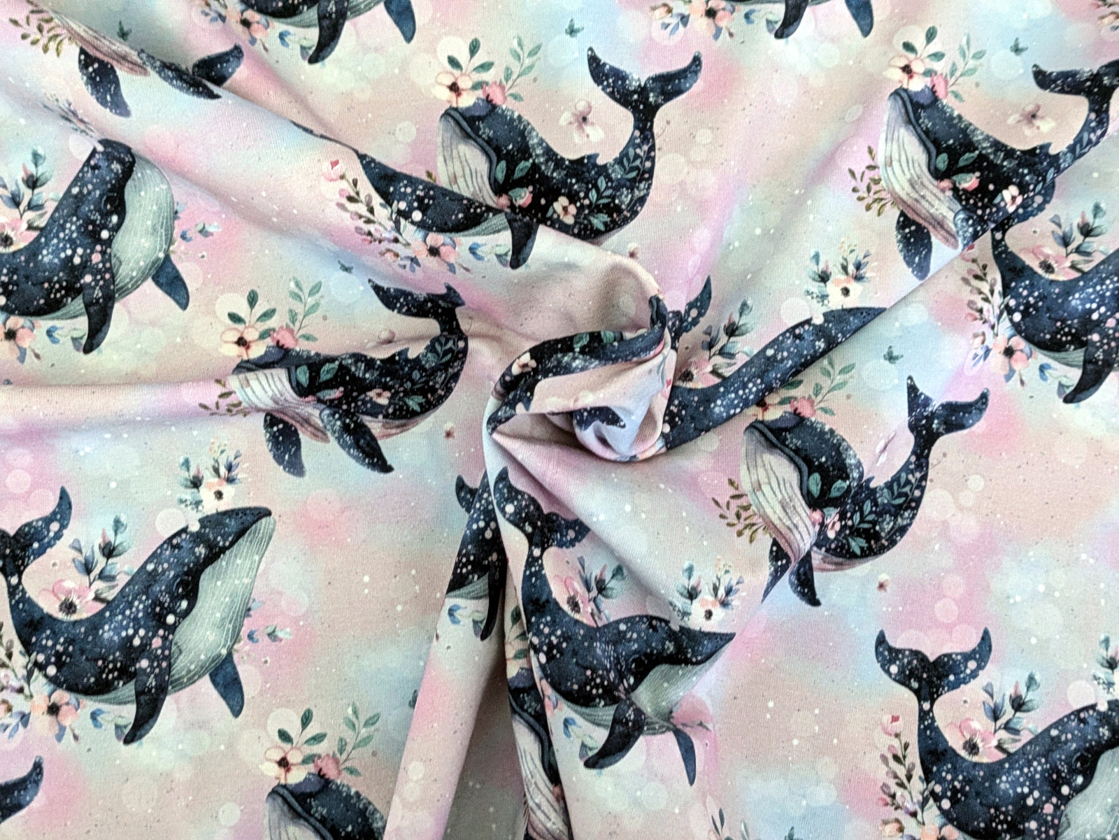 Reststück Eigenproduktion Baumwolljersey Blumen Wal auf Rosa Pastell 43 x 165 cm