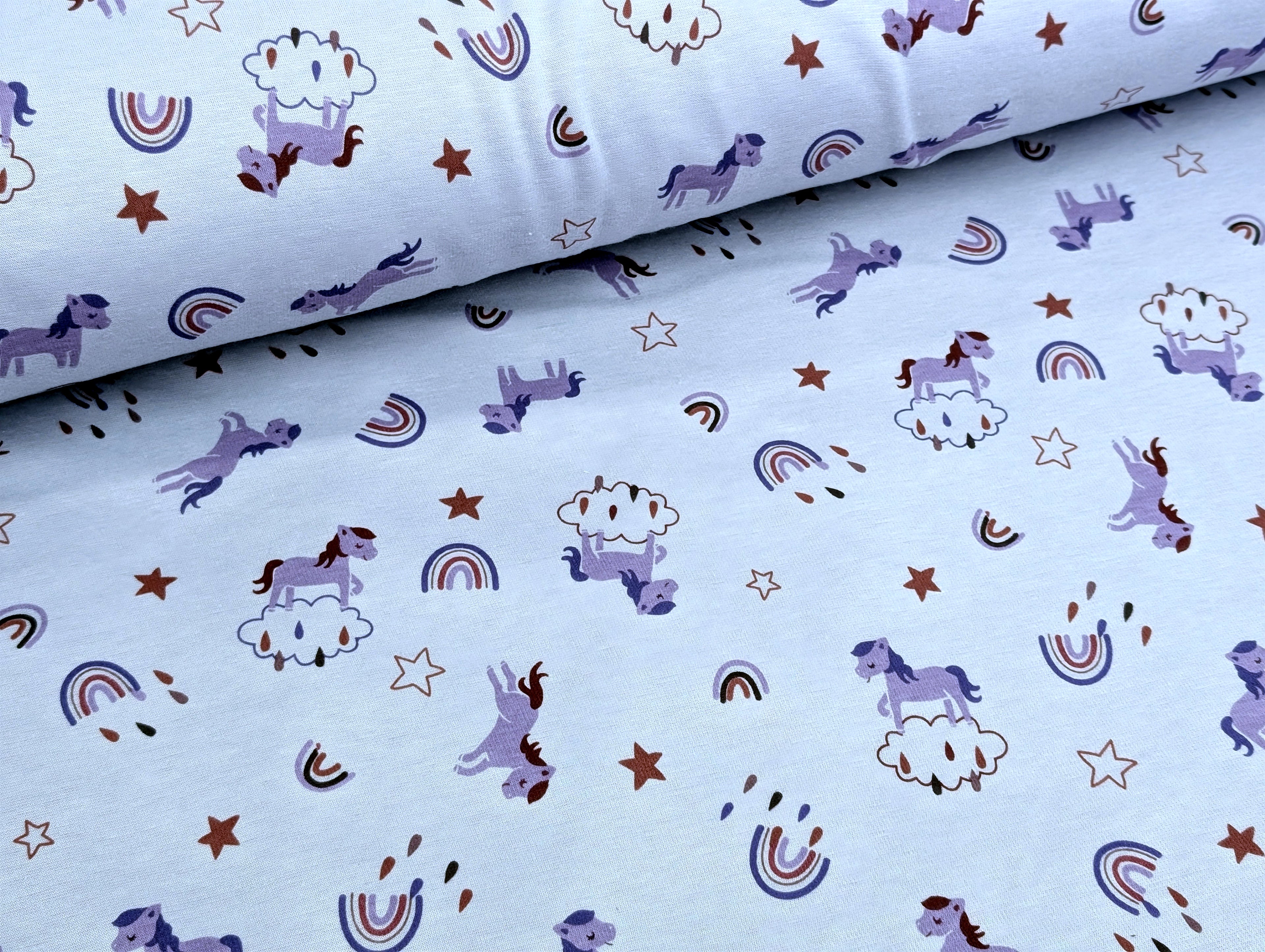 Happy Fleece Rainbow Unicorn Wolken Flieder