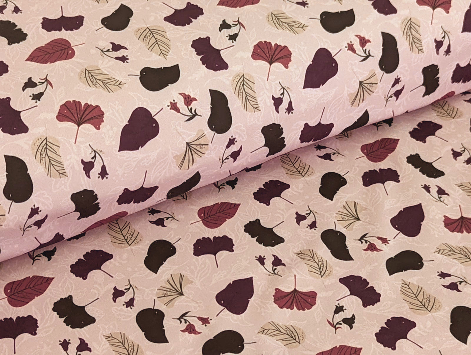 Softshell Herbstliche Blätter Blüten auf Dusty Pink
