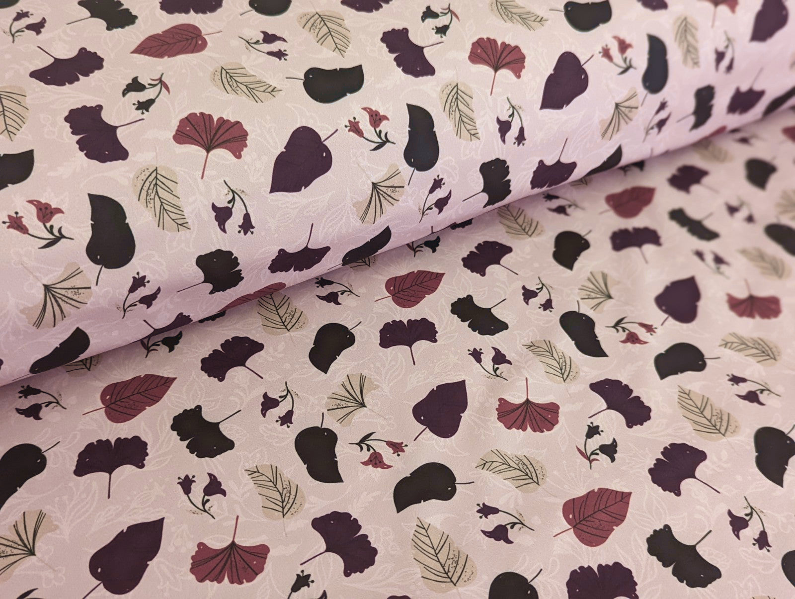 Softshell Herbstliche Blätter Blüten auf Dusty Pink