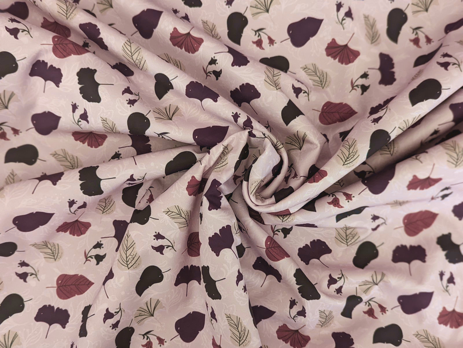Softshell Herbstliche Blätter Blüten auf Dusty Pink