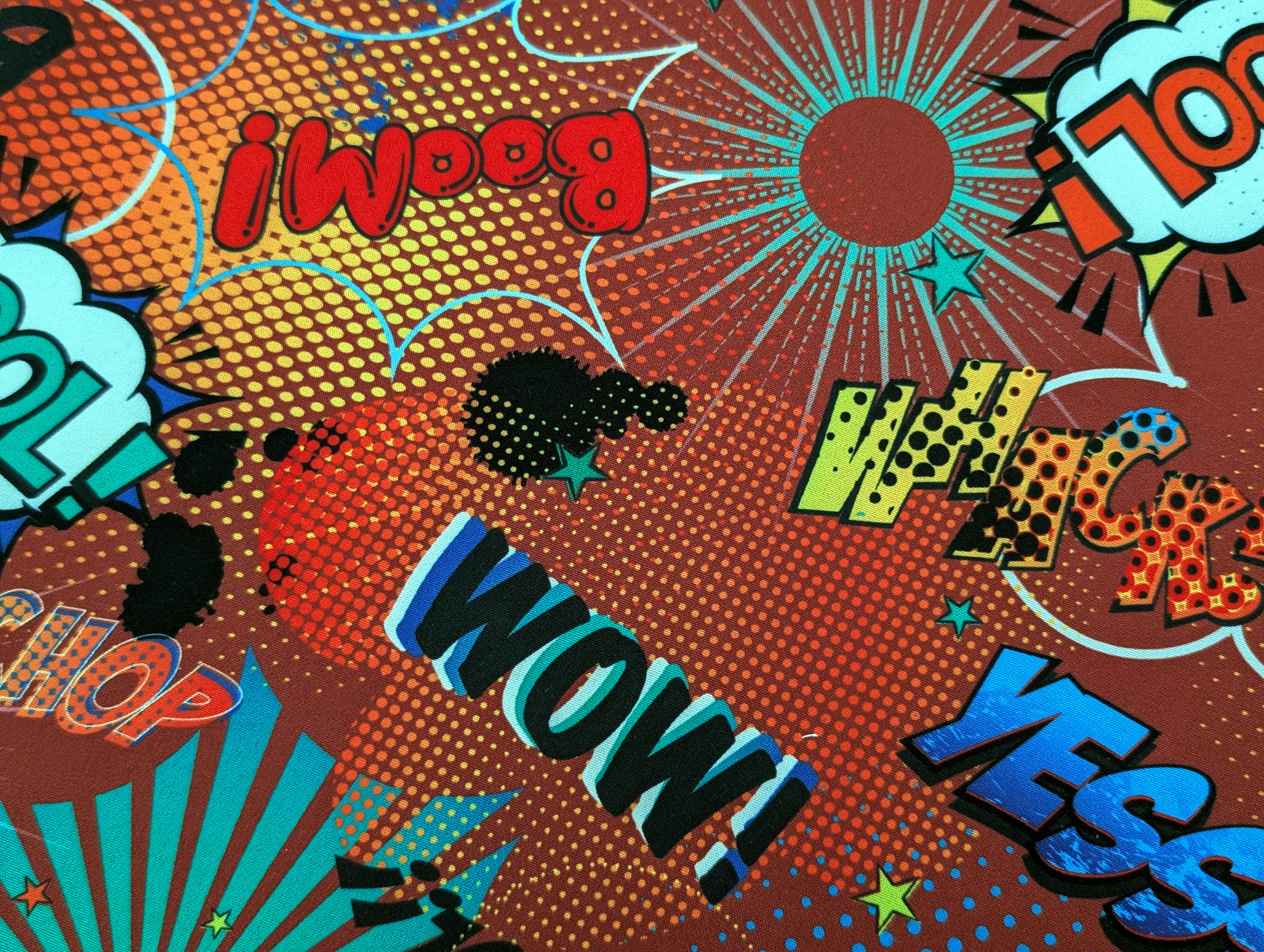 Softshell Digitaldruck Comic Baam Cool WoW Yess Bunt auf Dunkelrot