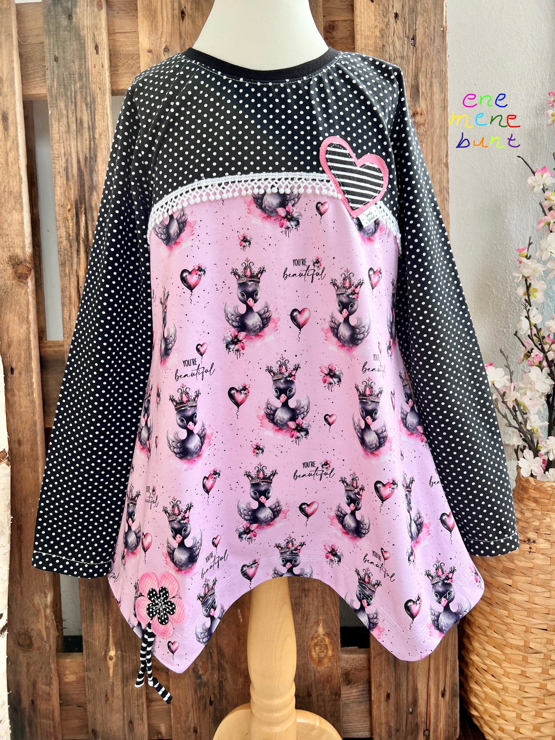 Eigenproduktion Baumwolljersey Prinzessin Schwan auf Hellrosa