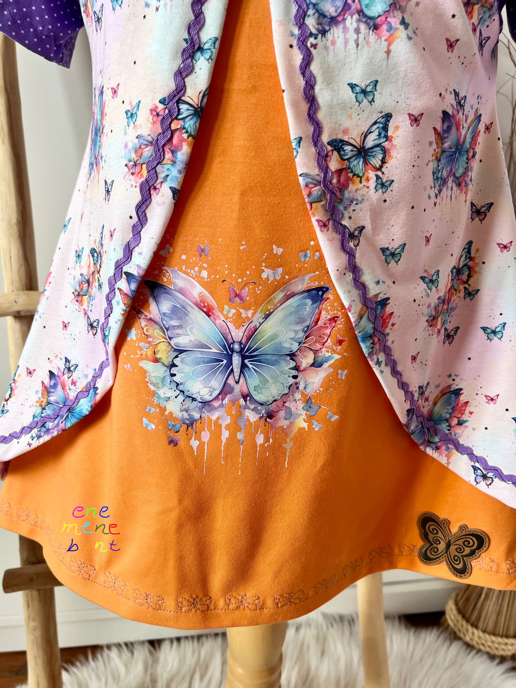 Eigenproduktion Baumwolljersey Regenbogen Schmetterling auf Hellrosa