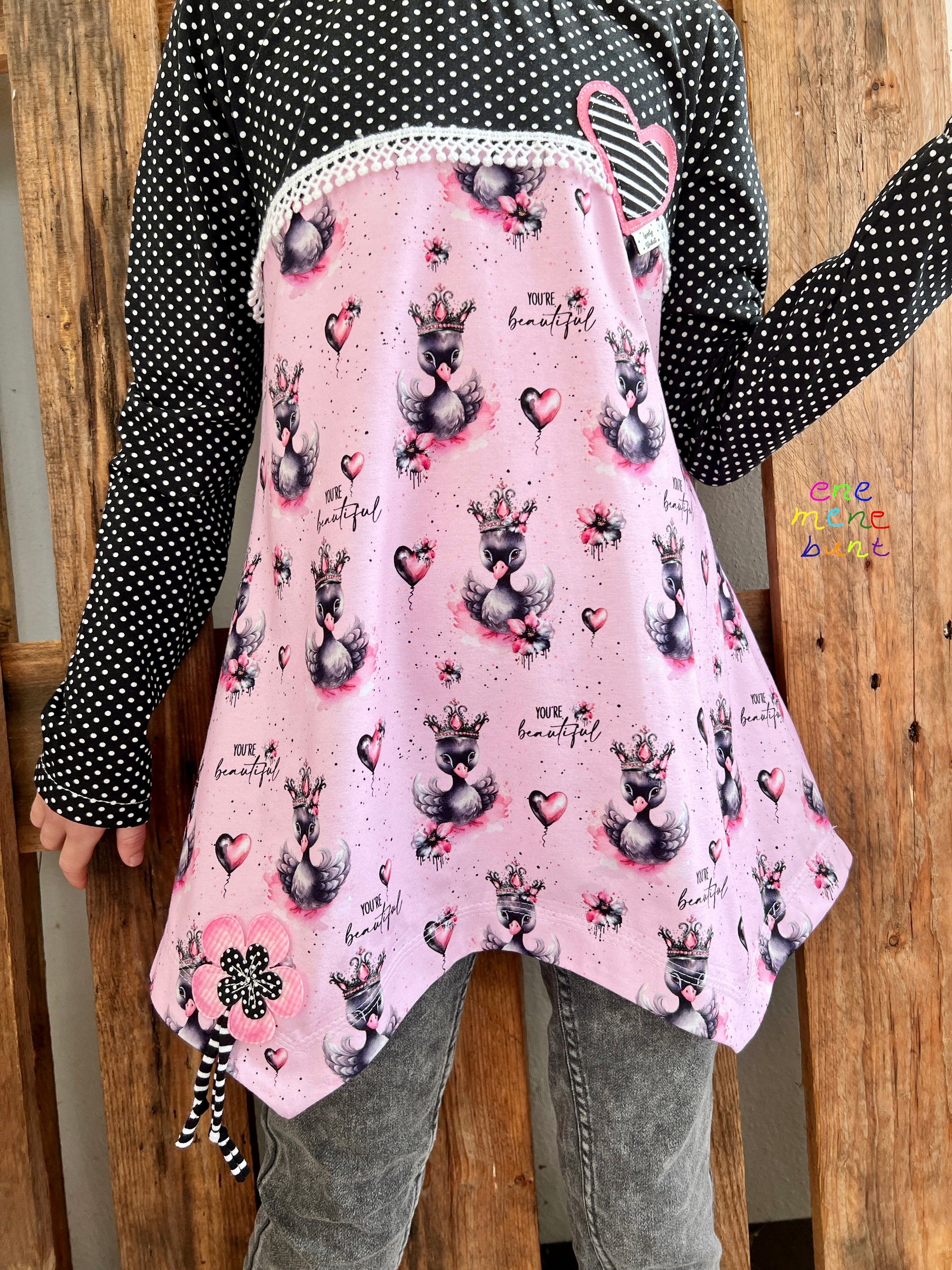 Eigenproduktion Baumwolljersey Prinzessin Schwan auf Hellrosa